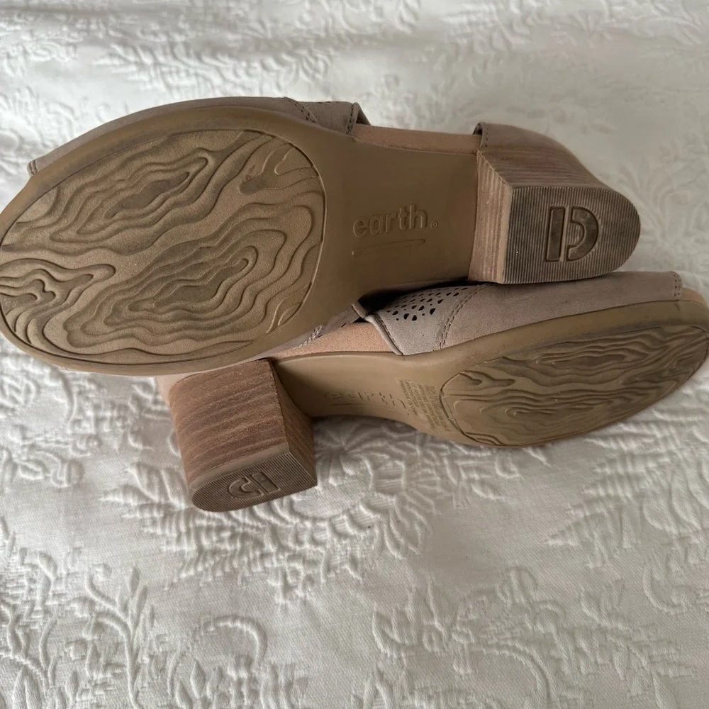 Earth Tan Ankle Booties with Laser-Cut Design and Rear Zipper Size 8